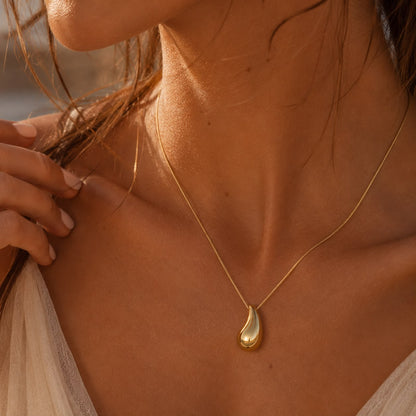 Elara Drop Pendant Necklace
